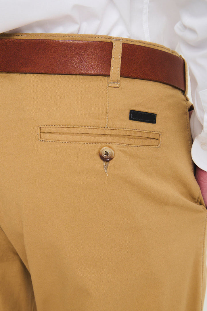 PANTALON SIN PINZAS BASICO GABARDINA LIVIANA BEIGE