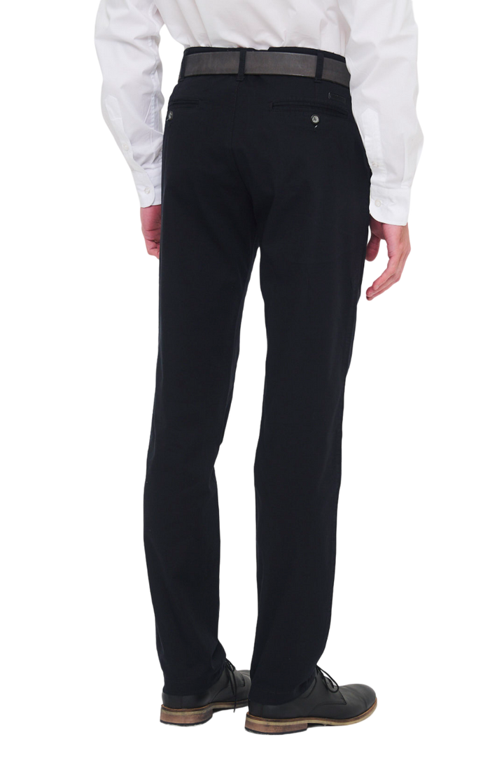 PANTALON SIN PINZAS BASICO GABARDINA LIVIANA NEGRO