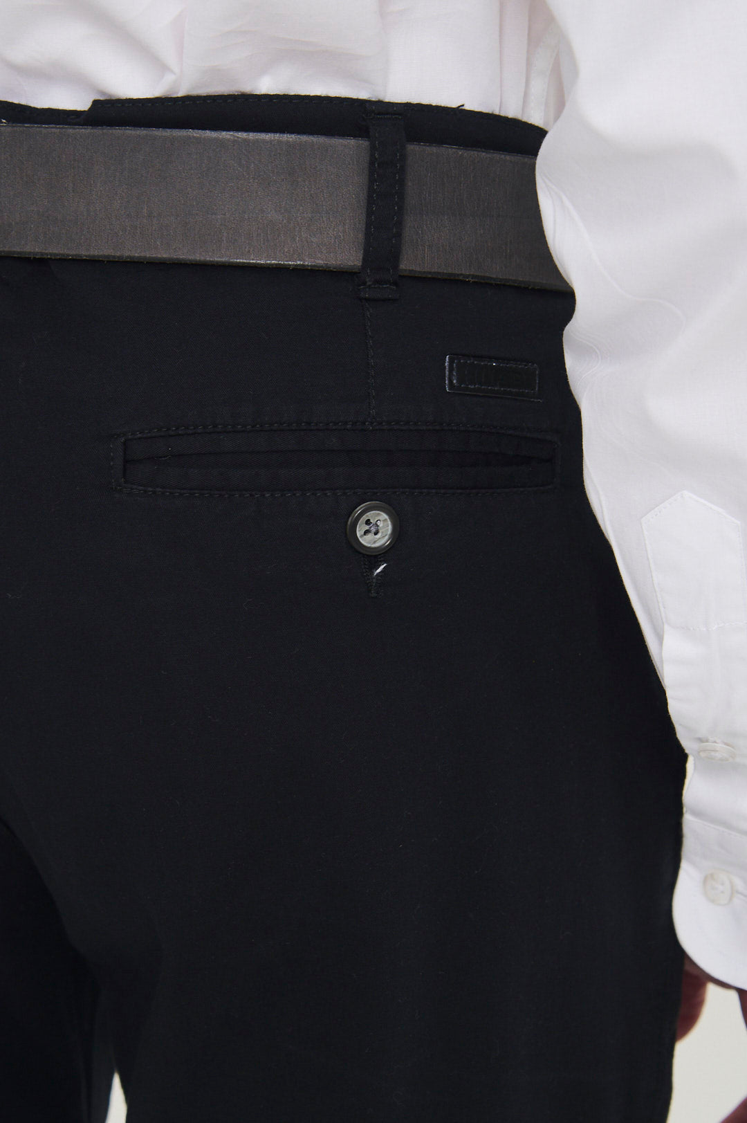 PANTALON SIN PINZAS BASICO GABARDINA LIVIANA NEGRO